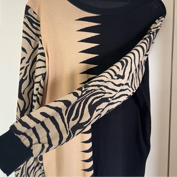 BLACK BEIGE KNITTED TOP WITH PRINTED SLEEVES SIZE S/M - Picture 4 of 10